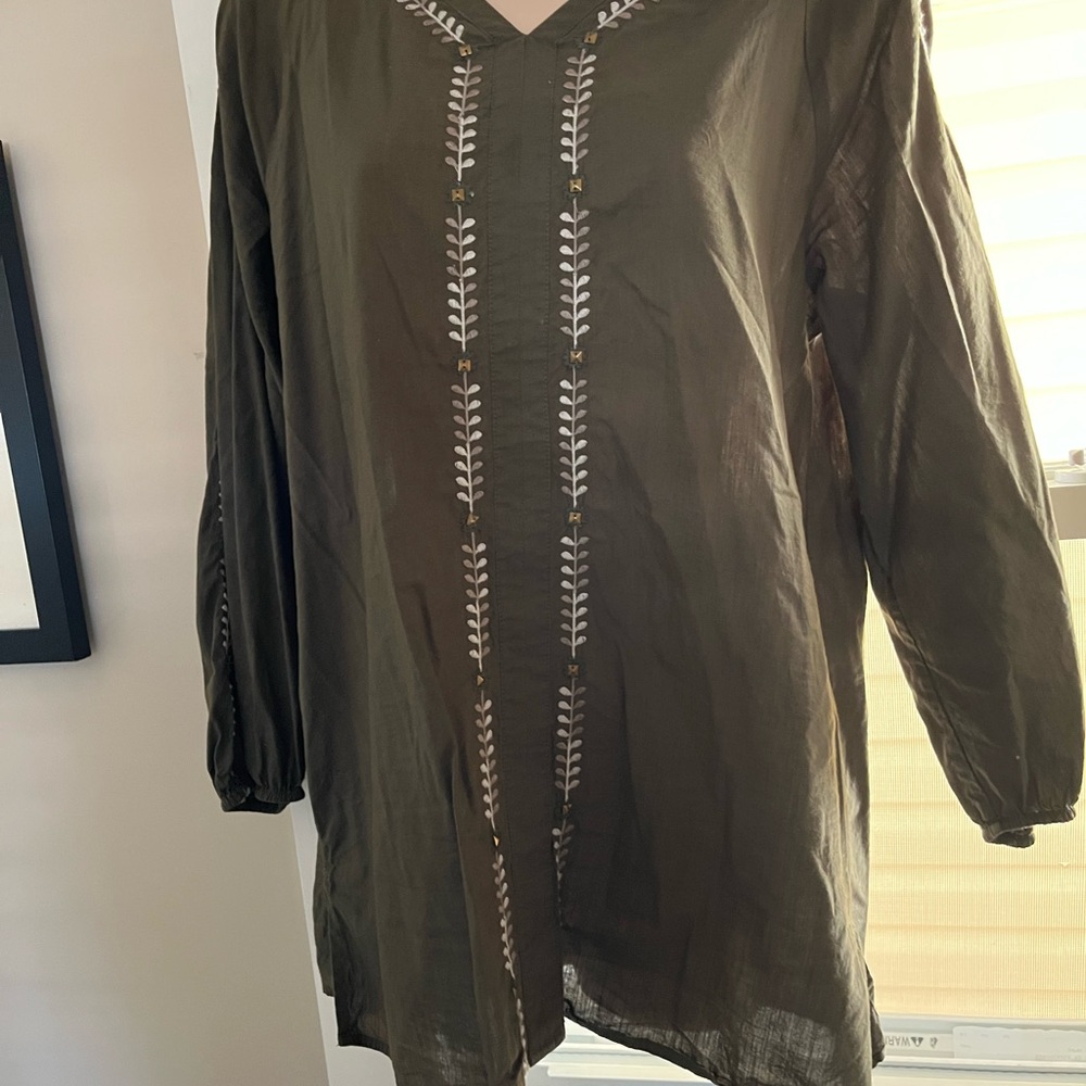 CHICO‘S OLIVE GREEN TUNIC STYLE TOP